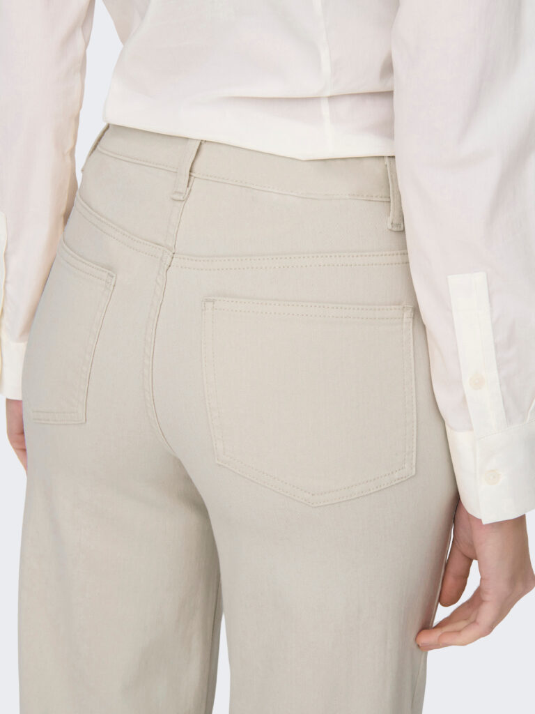 F_15310632_M_4384293_Detail_1