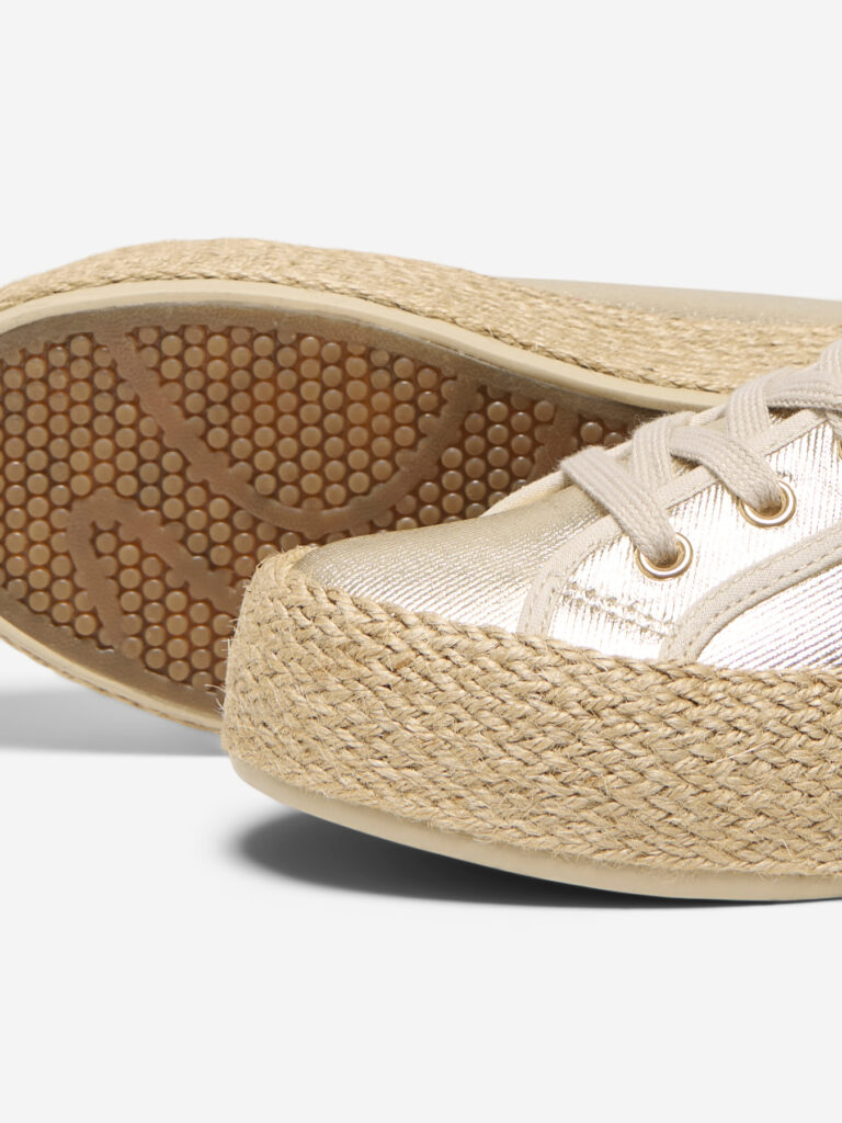 F_15319621_M_4672677_Detail