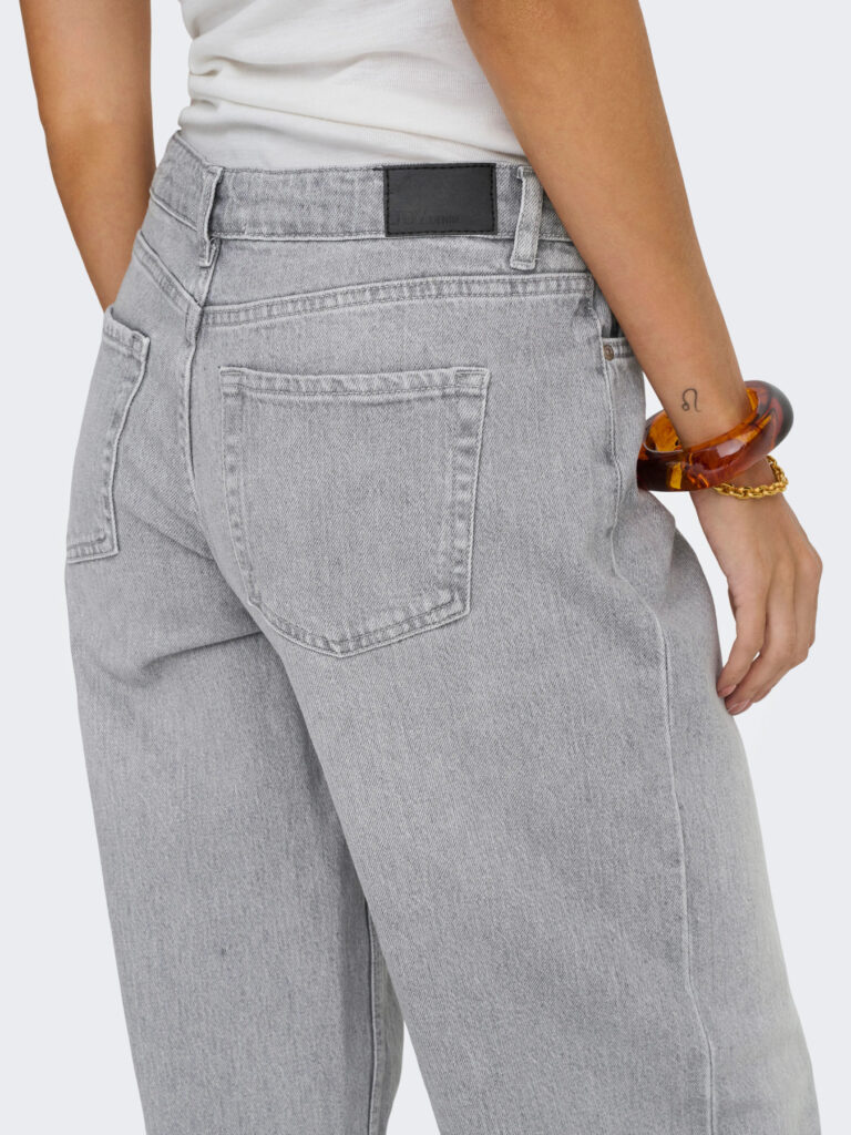 15366871.grey.007