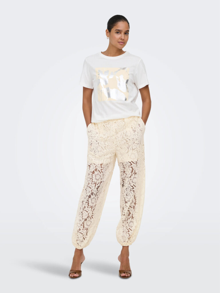 15372457.white.002