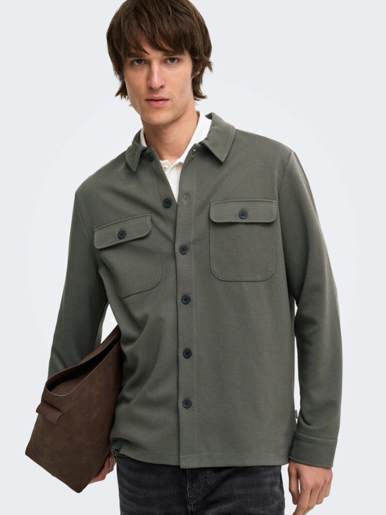 22021279.grey.004