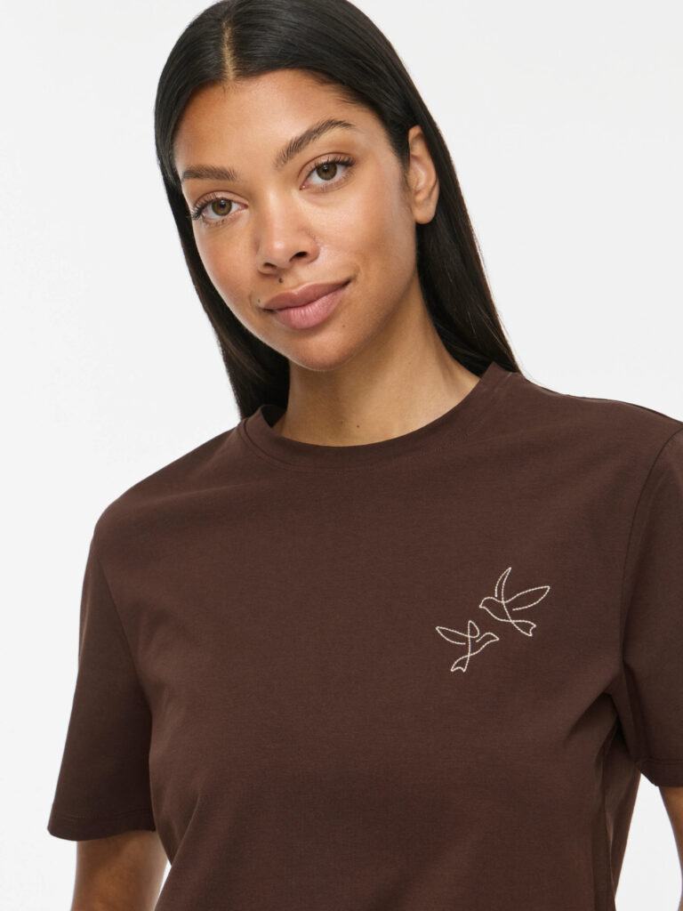 14103448.brown.004